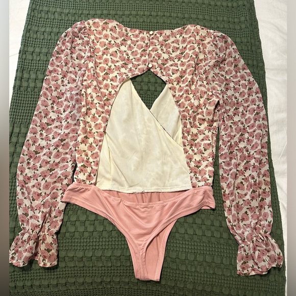 Open back floral bodysuit - Picture 2 of 3